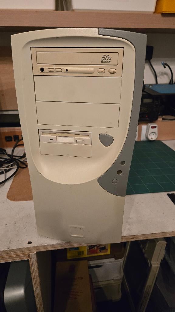 Retro PC - Pentium 2 - Win98SE- 128MB - Geforce2 Ti - SSD, Ophalen, Asus