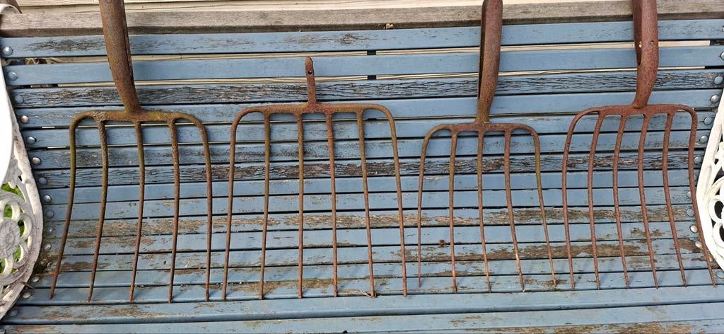 7 antieke rieken en 1 hooivork voor €1,25 per stuk, Tuin en Terras, Ophalen