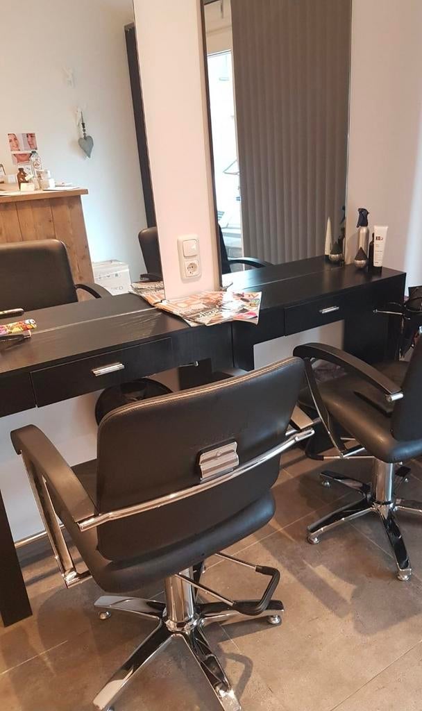 Kapsalon Inrichting: Kaptafel met Kantelbare Pompstoel, Ophalen, Gebruikt