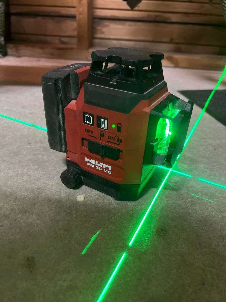 Hilti PM 30-MG laser + accu, Ophalen of Verzenden, Gebruikt, Overige meters