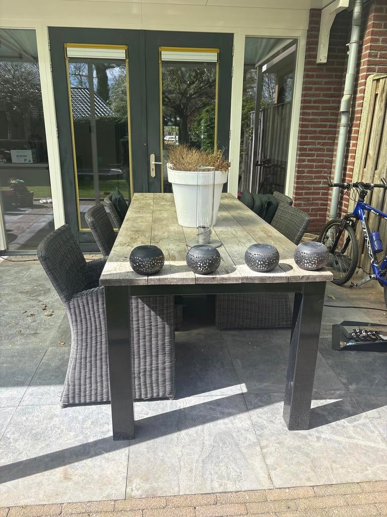 Robuuste houten tuintafel met metalen onderstel, Ophalen, Gebruikt, Rechthoekig, Hout