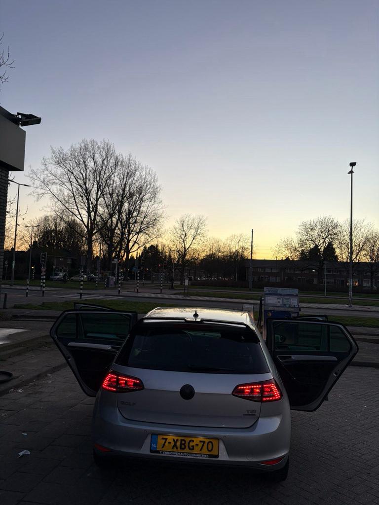 Volkswagen Golf 1.2 TSI 77KW 5D 2014 Grijs RIJKLAAR!, Auto's, Voorwielaandrijving, Zwart, 4 cilinders, 610 kg