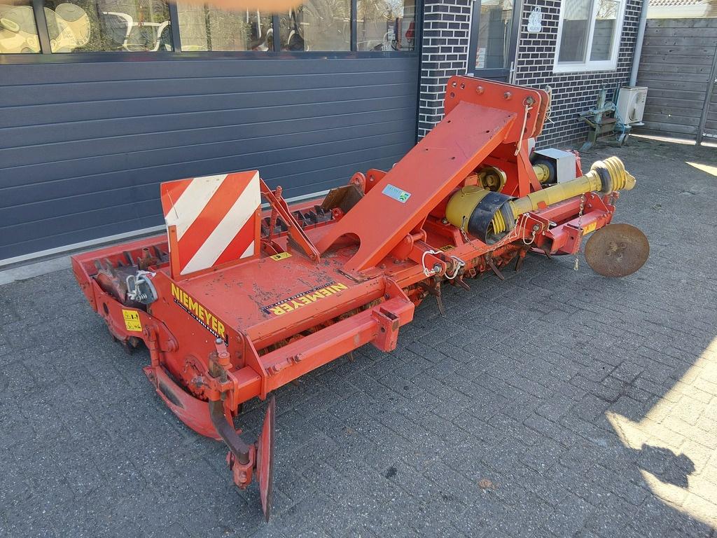 Niemeyer ZR 303 Grondfrees met Pakkerwals 3 meter breed, Overige, Nvt 1
Nvt  Nvt, NL, Nvt, Nvt