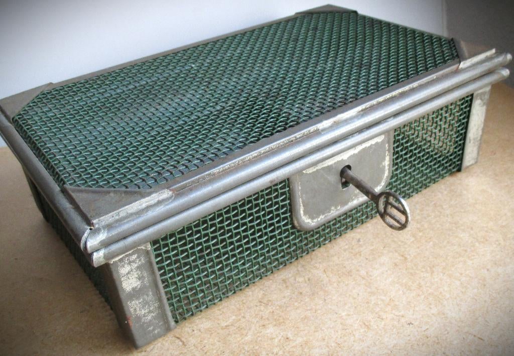 Kist~Geldkist~Antiek Geldkistje + Sleutel~Binnenvak~, Minder dan 50 cm, Gebruikt, 50 tot 100 cm, Ophalen of Verzenden