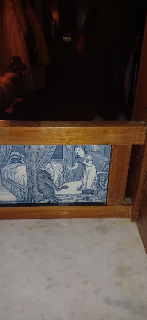 Antieke kaptafel met Roodkapje tegels, Antiek en Kunst, Antiek | Meubels | Tafels, Ophalen of Verzenden