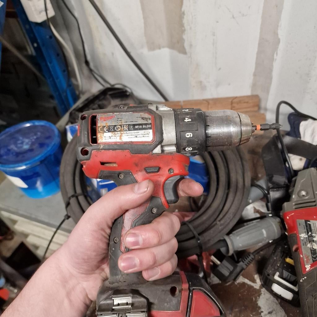 Slijpmachine en schroeftol milwauki, Ophalen