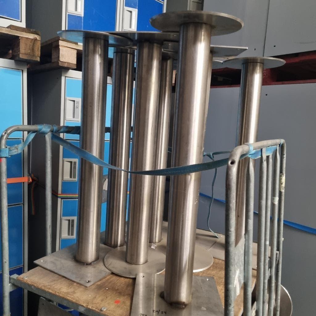 zware set RVS tafelpoten met voetplaat 71 cm hoogte