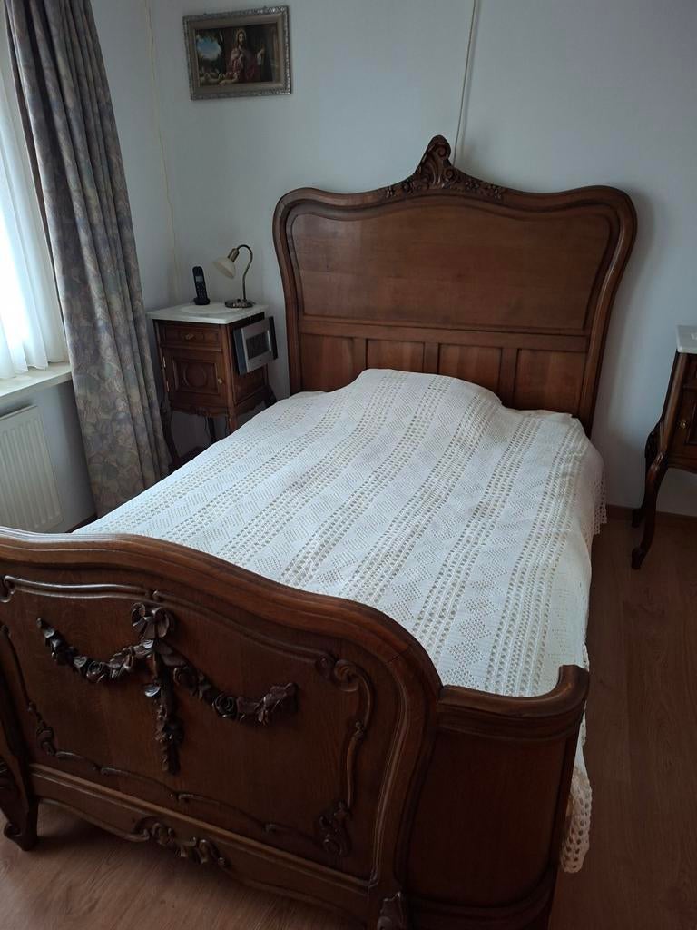 Antiek bed met mooi houtsnijwerk, Ophalen of Verzenden