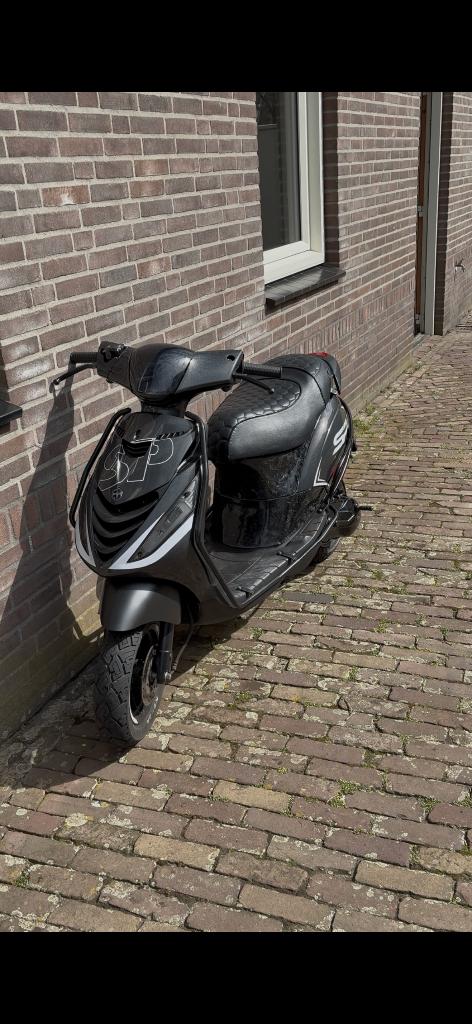 Zip 125cc, Ophalen, Zo goed als nieuw, Benzine, Zip