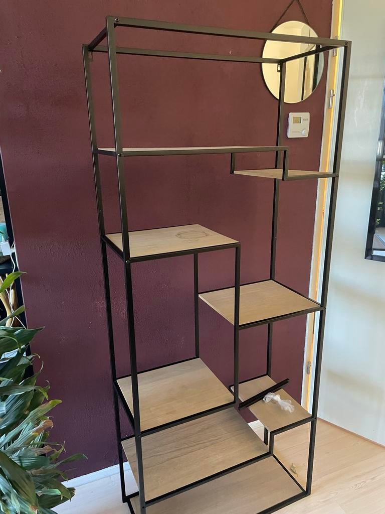 Vakkenkast met metalen frame, Met plank(en), Gebruikt, 50 tot 100 cm, 150 tot 200 cm