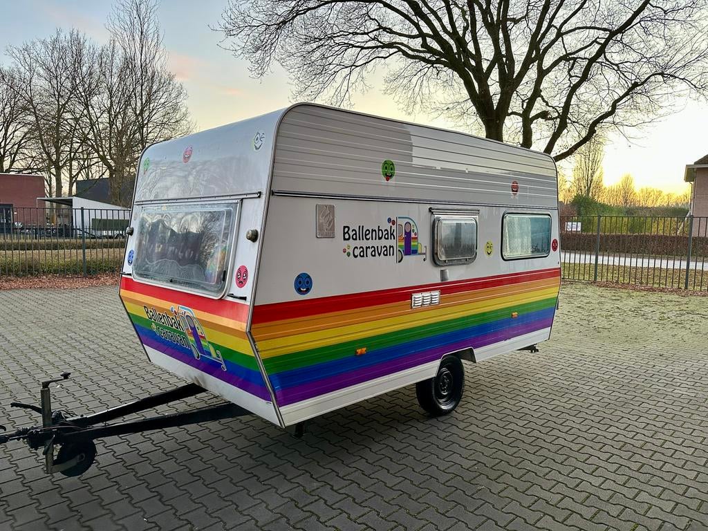 Ballen bak caravan te huur, Ophalen, Verjaardag