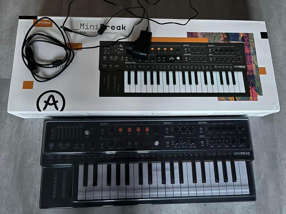 Arturia MiniFreak met dustcover, zgan, Muziek en Instrumenten, Synthesizers, Zo goed als nieuw, Overige aantallen, Overige merken