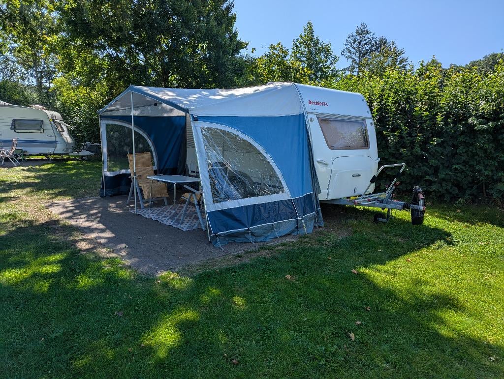 Dethleffs Caravan 395 HK, Caravans en Kamperen, Caravans, Particulier, tot en met 2, 750 - 1000 kg, Rondzit, Dethleffs, Omvormbare zithoek