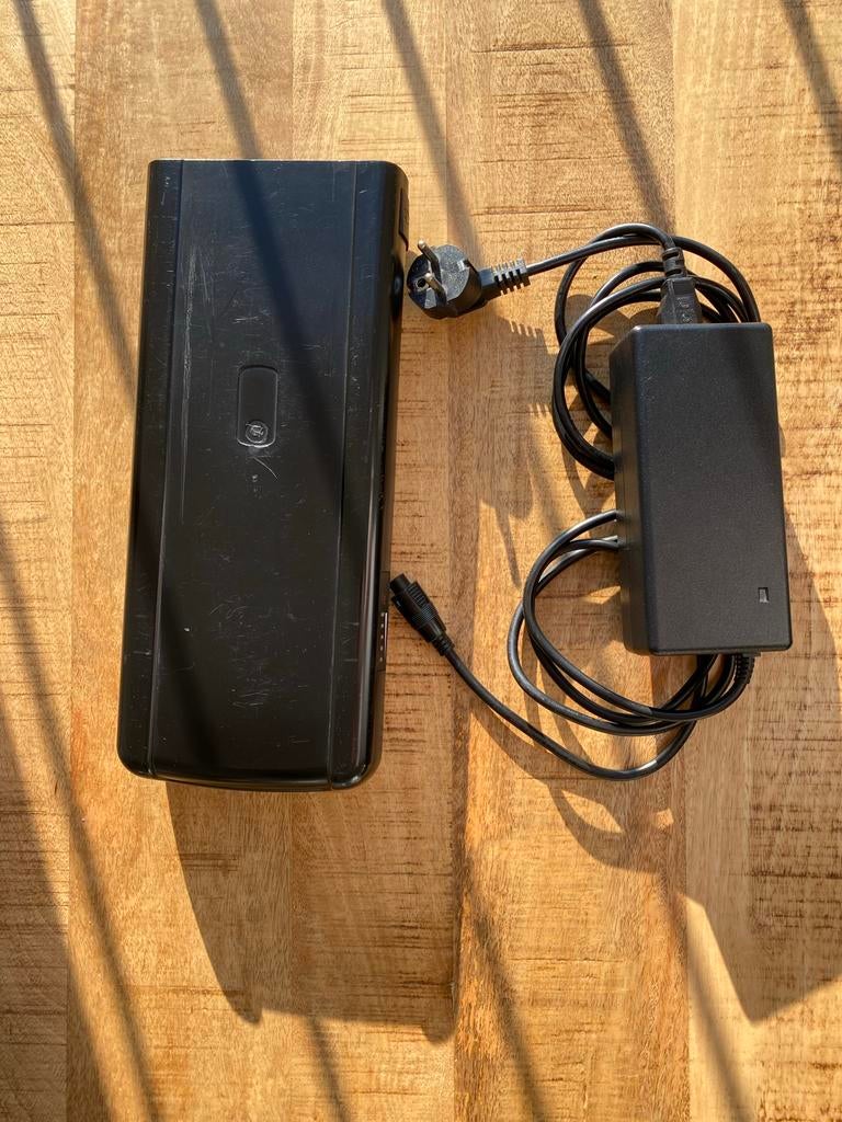 Sparta Batavus B300 Fietsaccu met oplader, Fietsen en Brommers, Fietsaccessoires | Fietsaccu's, Ophalen of Verzenden, Gebruikt