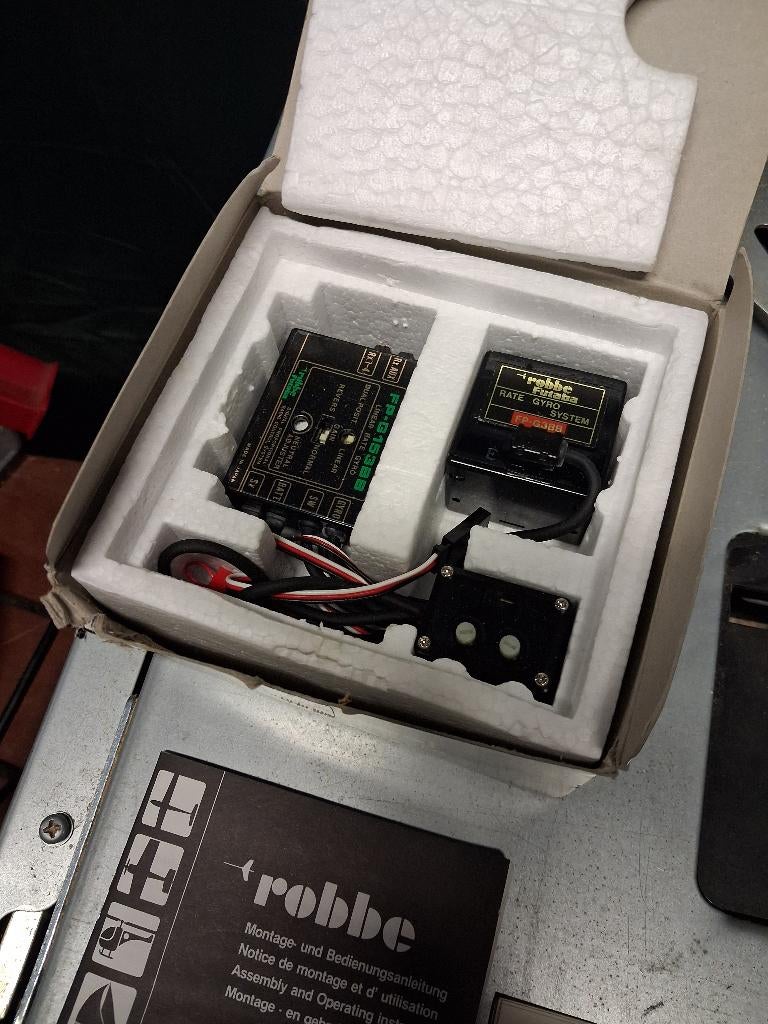 Futaba gyrosysteem / autopiloot, Hobby en Vrije tijd, Modelbouw | Radiografisch | Vliegtuigen, Ophalen of Verzenden, Zo goed als nieuw