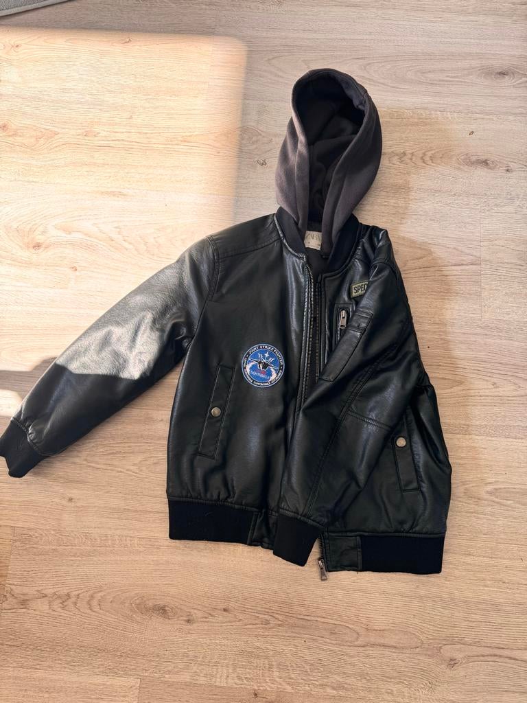 Zara jas maat 134, weinig gedragen, capuchon afneembaar, Ophalen of Verzenden, Zo goed als nieuw, Jongen, Jas