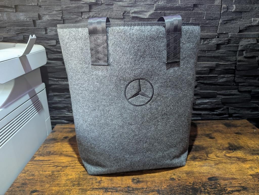 Mercedes-Benz vilten tas, Ophalen