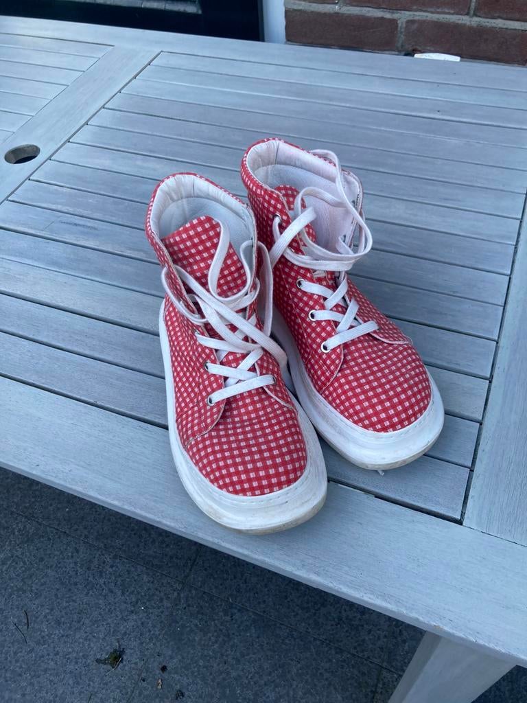 Rundholz schoenen mt 39 rood, Ophalen of Verzenden, Zo goed als nieuw, Rood, Sneakers of Gympen