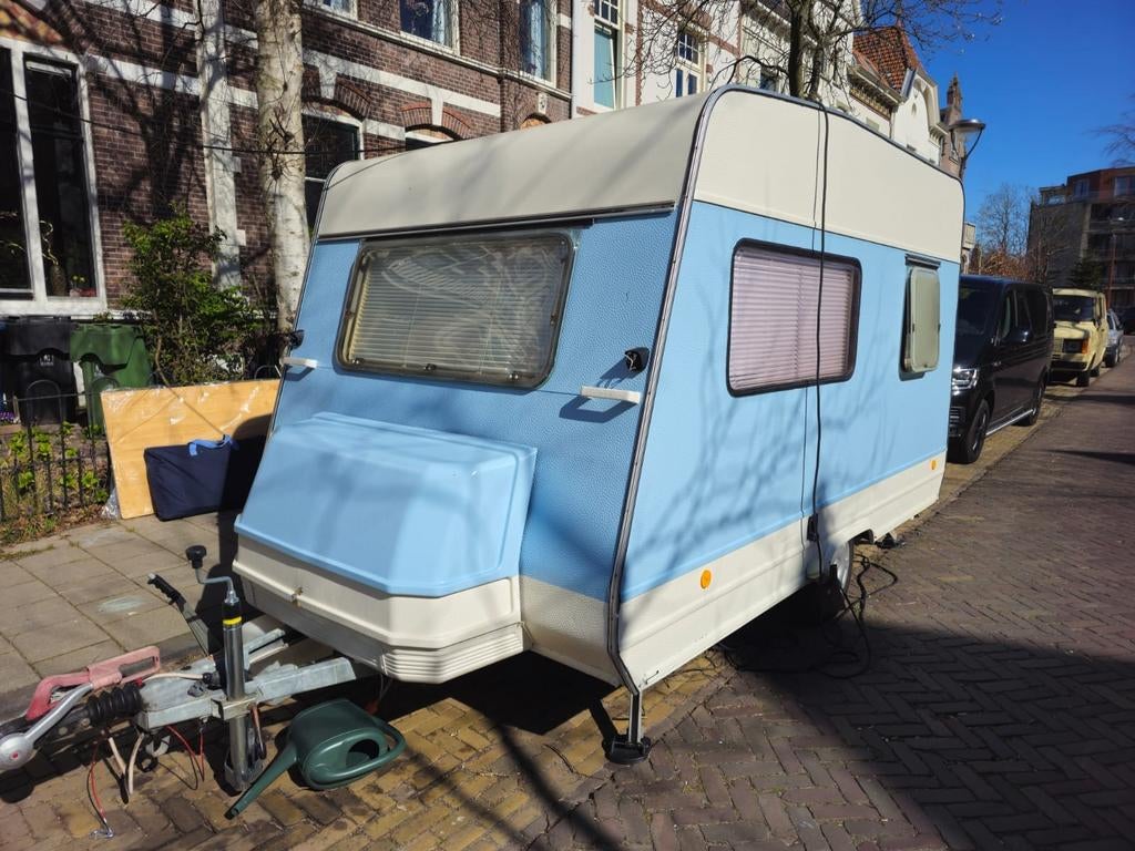 Retro caravan bustner bouwjaar 1986 met airco in top staat, Caravans en Kamperen, Caravans, Hordeur, Rondzit, Tot en met 2, Dwarsbed