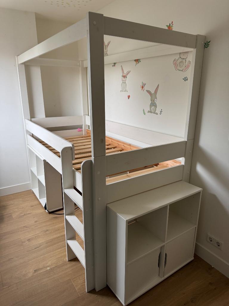Kinder bed / hoogslaper, Ophalen, 85 tot 100 cm, Lattenbodem, Zo goed als nieuw