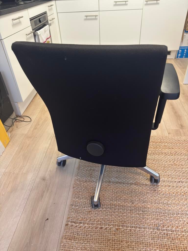 Office chair with armrests, Ophalen