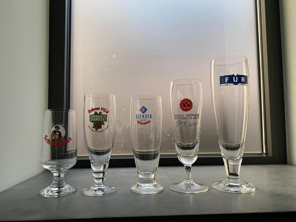 5 pils glazen op voet, Verzamelen, Ophalen of Verzenden, Nieuw, Glas of Glazen, Overige merken