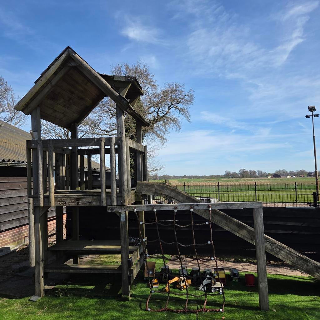 Houten speelhuisje met glijbaan en klimnet, Ophalen of Verzenden, Gebruikt, Hout