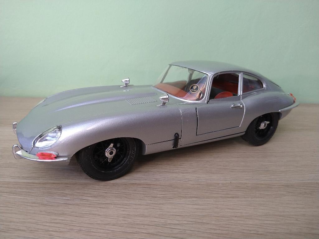 Jaguar E-Type 1961 Zilver Grijs Custom Bburago 1:18, Ophalen of Verzenden, Zo goed als nieuw, Auto, Bburago