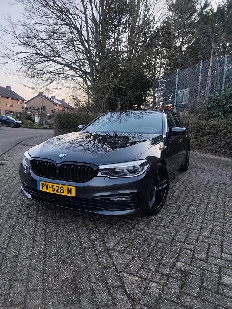 BMW G31 520D SPORTLINE BOMVOL 360 PANO AHK ACC KEYLESS LED, Automaat, Achterwielaandrijving, 1995 cc, 2000 kg