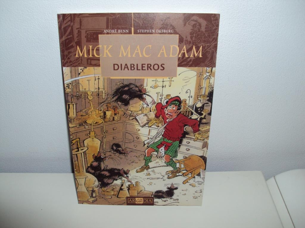 MICK MAC ADAM - Gesigneerd en Genummerd met Inleg, Boeken, Eén stripboek, Ophalen of Verzenden, Nieuw, Benn & Desberg