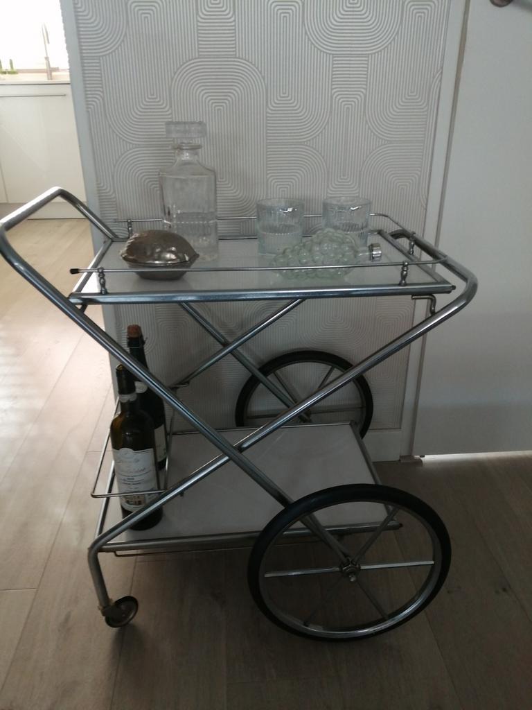 ZELDZAME RETRO BAR CART SERVEERWAGEN TROLLEY 60'S INKLAPBAAR, Antiek en Kunst, Ophalen