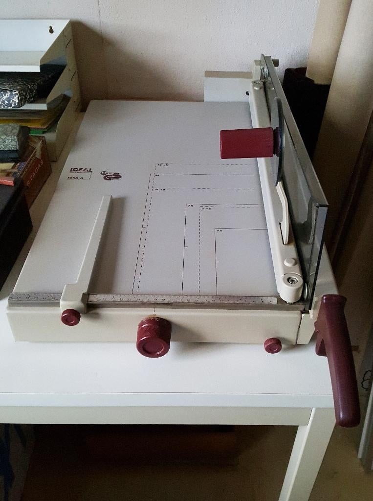 De professionele IDEAL 1058 papiersnijmachine z.g.a.n. !!, Ophalen, Zo goed als nieuw, Gereedschap of Toebehoren
