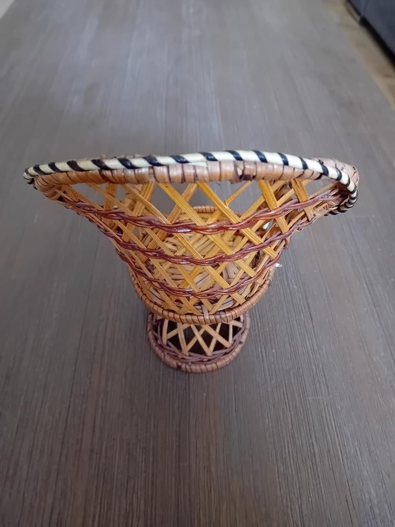 Miniatuur rotan stoel/mandje - decoratief, Ophalen of Verzenden, Babypop