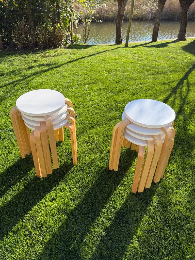 Set van 8 houten krukjes met witte zitting, Ophalen, Zo goed als nieuw, Hout