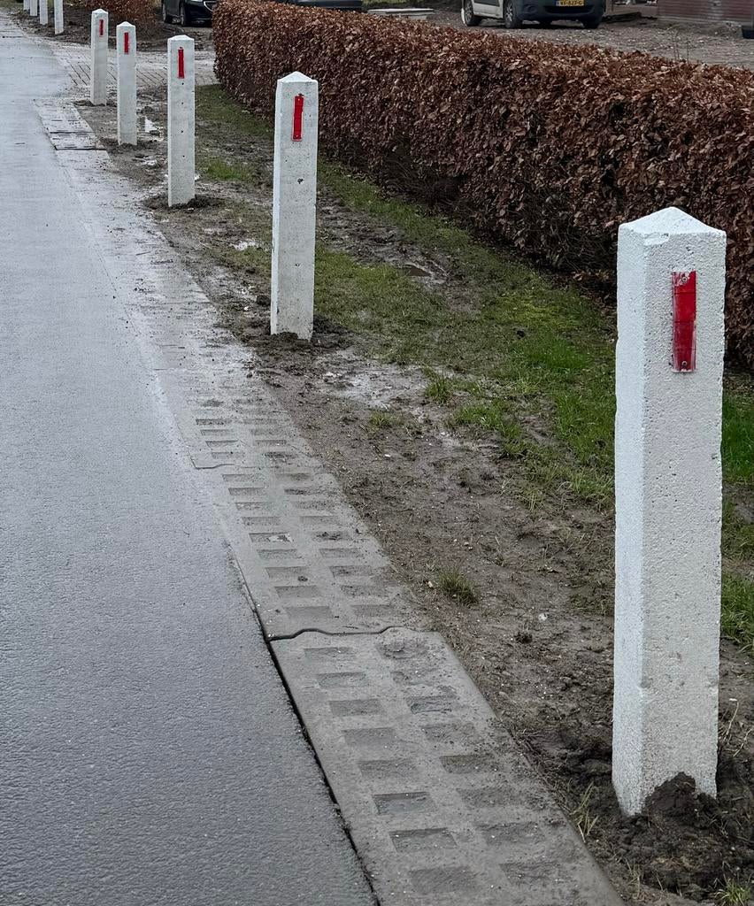 Betonnen bermpalen met reflector, Tuin en Terras, Palen, Balken en Planken, Gebruikt, Palen, Minder dan 180 cm, Ophalen