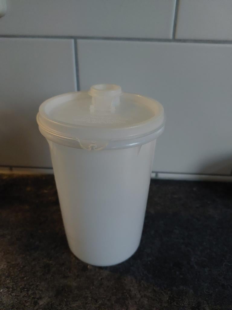 Tupperware witte strooibus met deksel, Huis en Inrichting, Keuken | Tupperware, Ophalen of Verzenden, Gebruikt, Wit, Beker of Kan