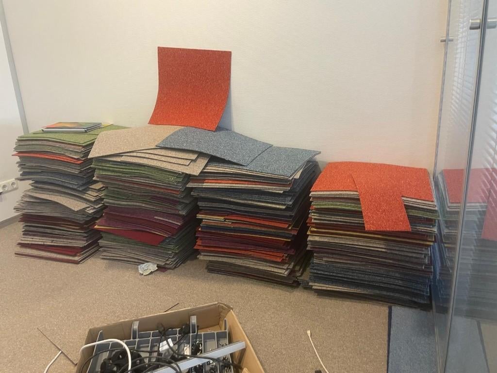 Heuga tapijttegels 50x50 cm – ca. 500 stuks, Ophalen, Gebruikt, Overige kleuren, Meerkleurig