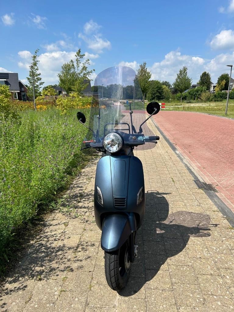 AGM VX50i Snorscooter | Nieuw Accu | Windscherm | Rijdt Goed, Fietsen en Brommers, Snorfietsen en Snorscooters, Gebruikt, Benzine