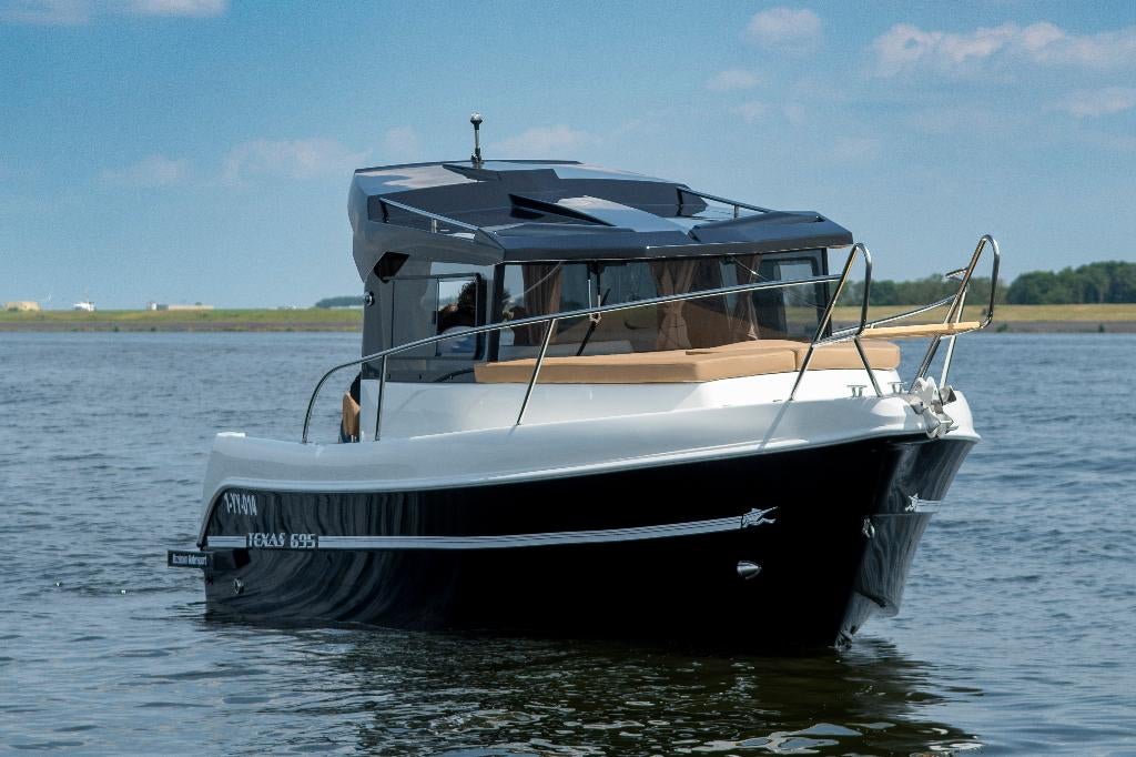 Texas 695 Pilothouse | Showroommodel | Suzuki 115PK | Actie, Watersport en Boten, 6 meter of meer, Nieuw, Info@rozeboomwatersport.nl