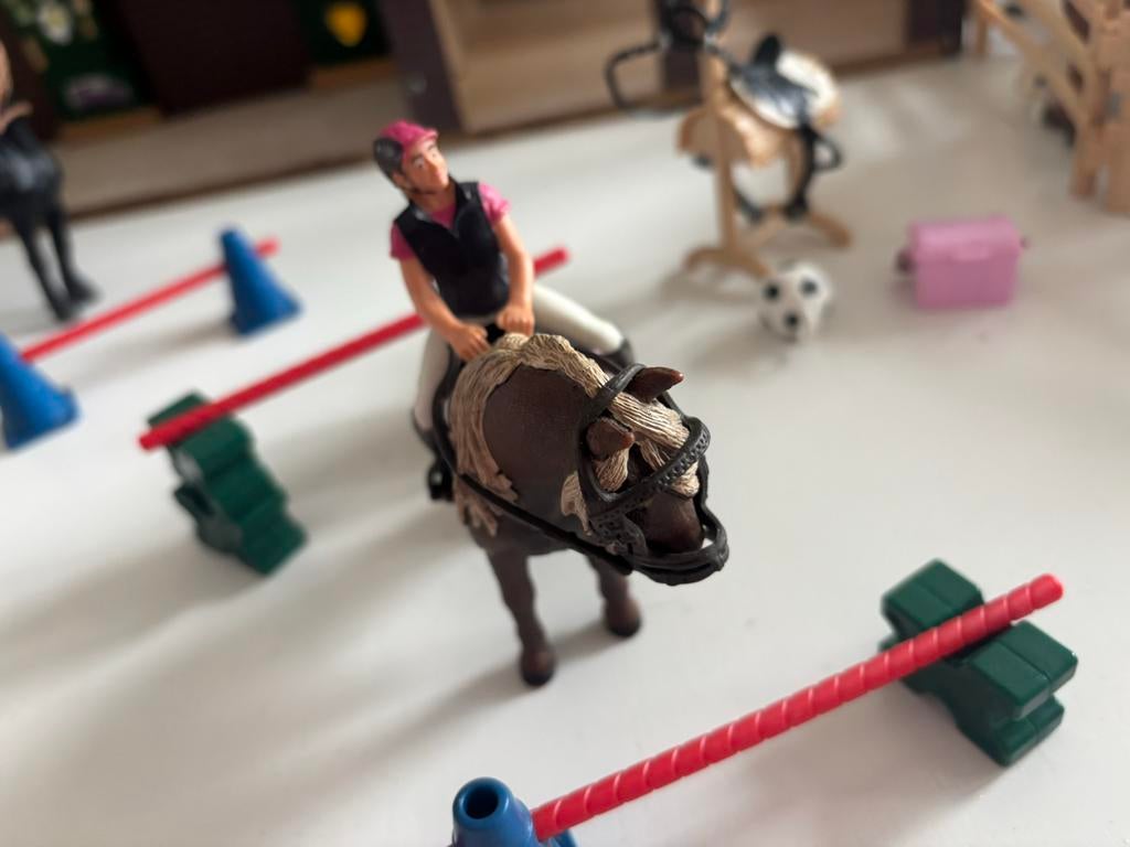 Grote Schleich collectie met camper, stal en parcours, Ophalen, Gebruikt, Jongen of Meisje