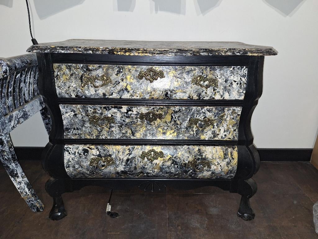 Buikkastje incl bankje. Geschilderd door kunstenaar., Ophalen, Gebruikt, 100 tot 150 cm, 3 of 4 laden