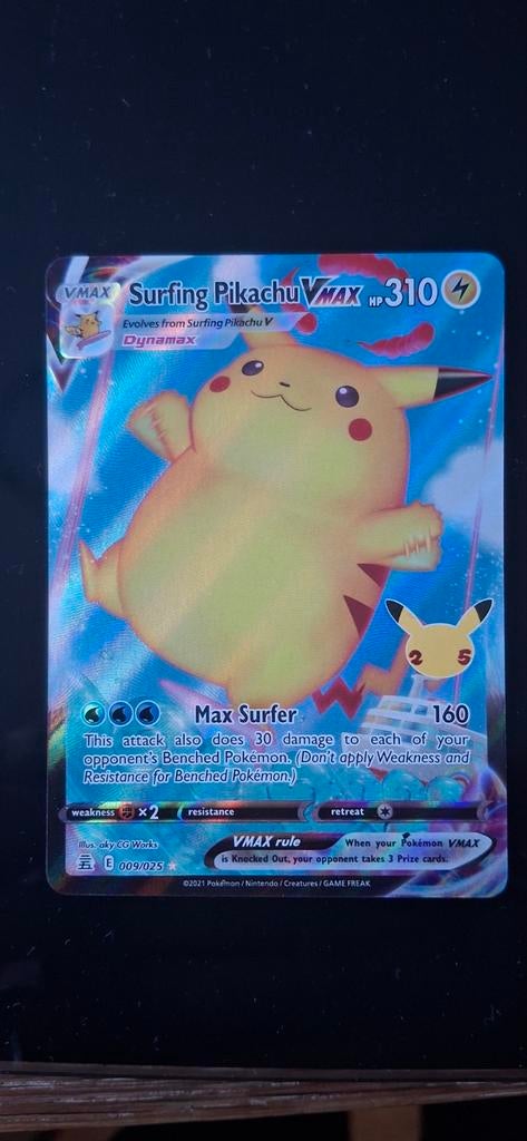 Surfing Pikachu VMAX - 009/025, Hobby en Vrije tijd, Verzamelkaartspellen | Pokémon, Zo goed als nieuw, Losse kaart, Foil, Ophalen