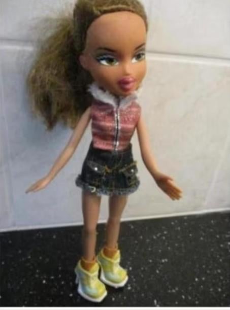 BRATZ DOLL met kleding+schoentjes, Verzamelen, Poppen, Verzenden, Zo goed als nieuw, Fashion Doll