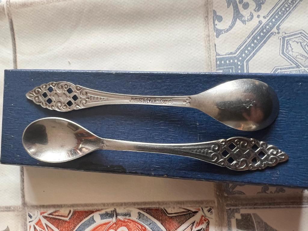 twee metalen lepeltjes met ajour motief Pako, Antiek en Kunst, Antiek | Bestek, Ophalen of Verzenden