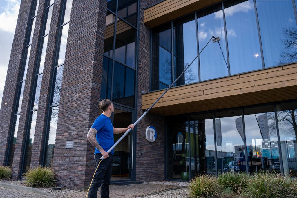 Schoonmaakbedrijf en glazenwasserij