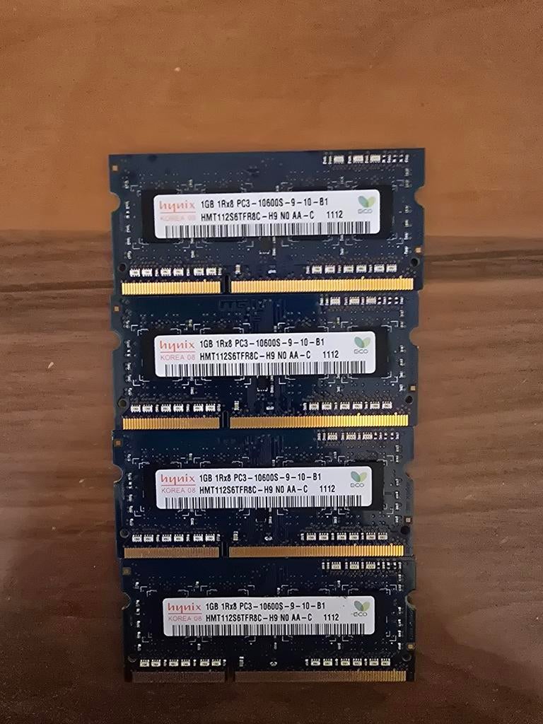Hynix 1GB PC3 10600S laptop ramgeheugen 4 stuks, 1 GB of minder, DDR3, Ophalen of Verzenden, Zo goed als nieuw