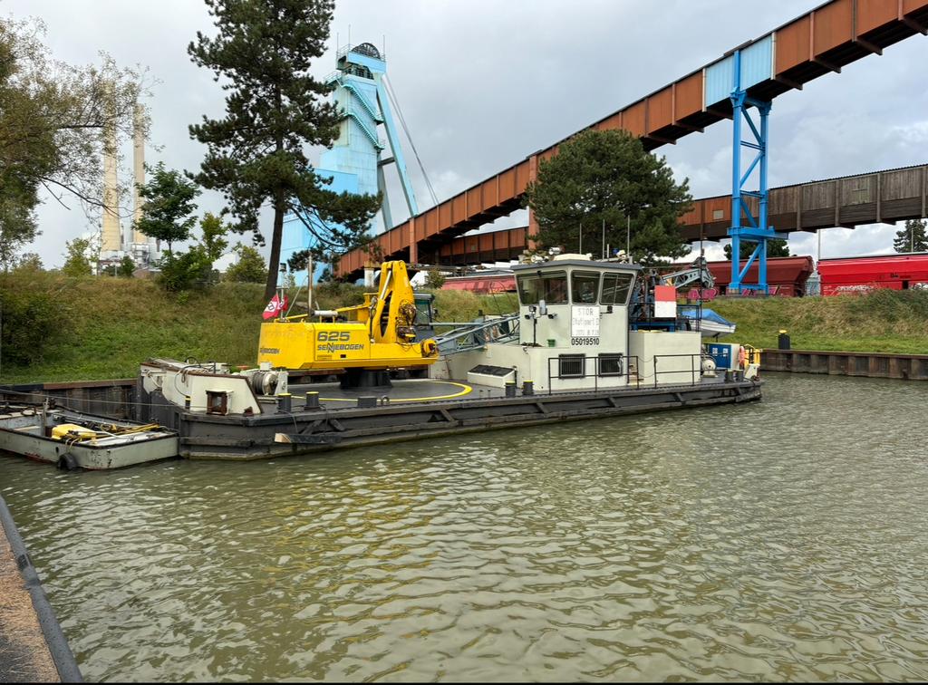 Kranschip 22,00x7,50m evt. inclusive spudpalen., Gebruikt, 100 tot 200 pk, Ponton, Diesel