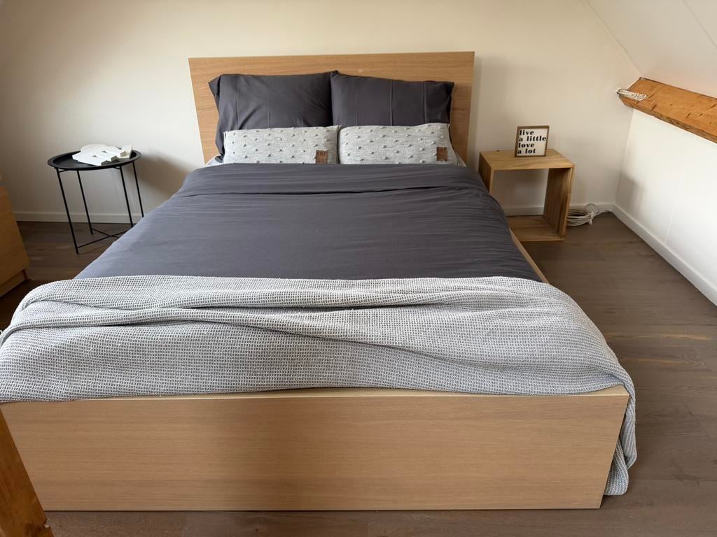 Ikea bed incl. lattenbodem matras dekbed en kussens, Ophalen, Zo goed als nieuw, Tweepersoons