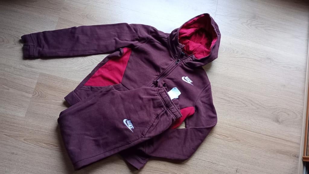 Nike joggingpak mt 158, Ophalen of Verzenden, Gebruikt, Nike, Jongen of Meisje