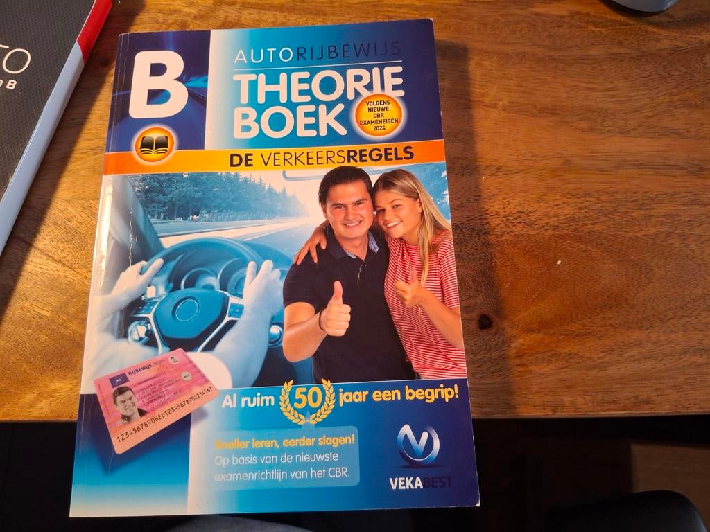 Auto Theorieboek VekaBest Editie, Ophalen of Verzenden, Zo goed als nieuw